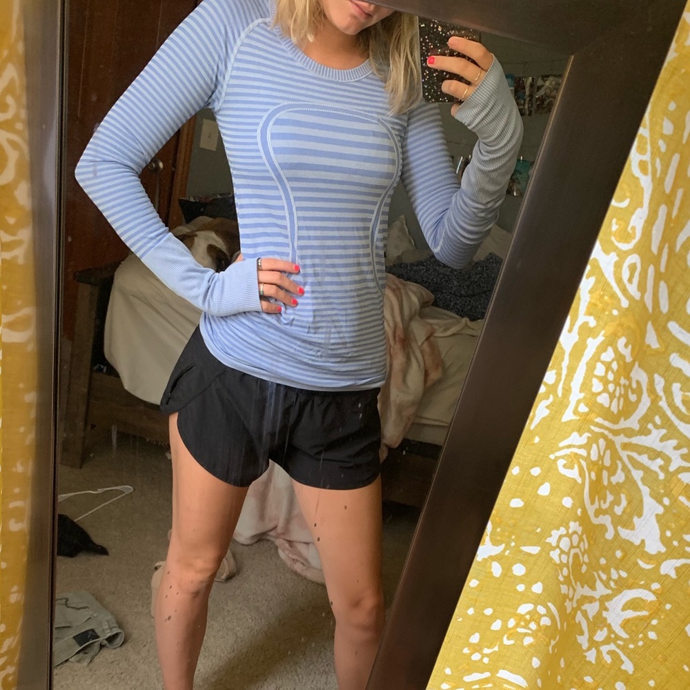 Lulu lemon top!